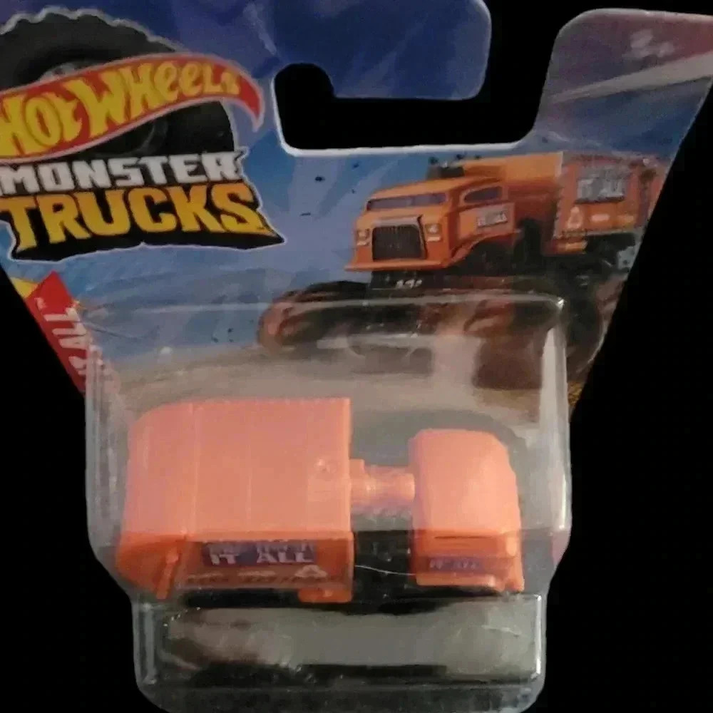 Hot Wheels Monster Trucks 1:70 Scale Will Trash It All - Picture 3 of 4